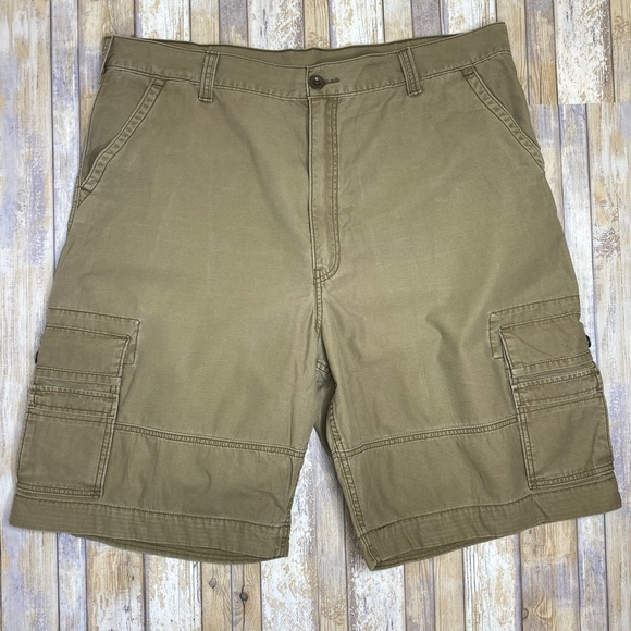 levi khaki cargo shorts
